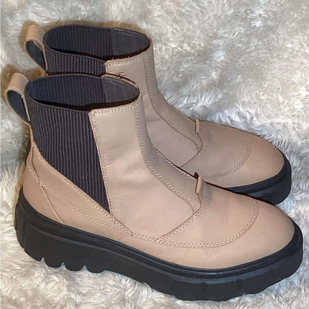 Sorrel caribou womens platform waterproof boots size 9